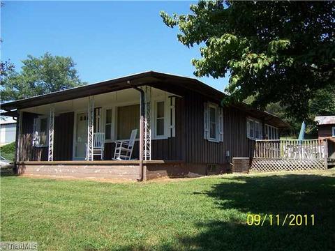 903 E Main St, Elkin, NC 28621 photo 2