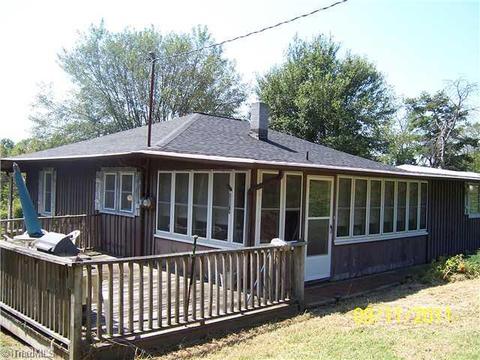 903 E Main St, Elkin, NC 28621 photo 3
