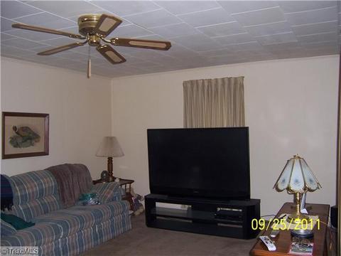 903 E Main St, Elkin, NC 28621 photo 8