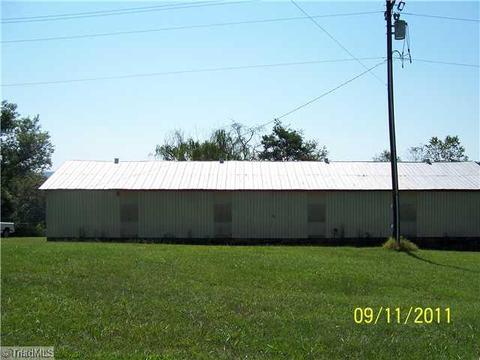 903 E Main St, Elkin, NC 28621 photo 5