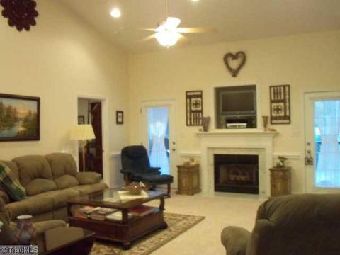 162 Arbor Trl, Thomasville, NC 27360 photo 4