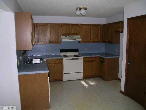 7341 Farmbrook Pl, Thomasville, NC 27360 photo 5