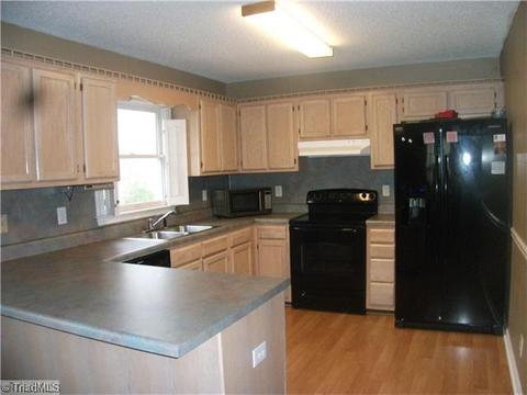 4406 Hunters Run, Trinity, NC 27370 photo 4