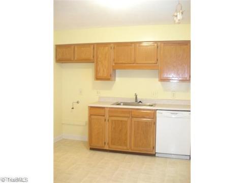 3209 Pine Needles Rd, High Point, NC 27265 photo 4