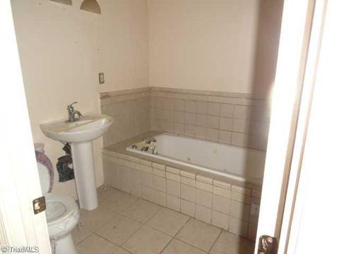 624 E State Ave, High Point, NC 27262 photo 3