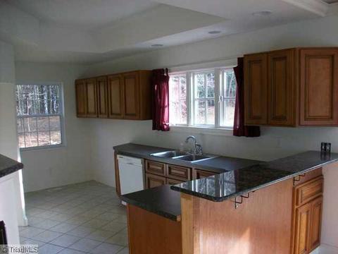363 Cascade Trl, Fancy Gap, VA 24328 photo 5