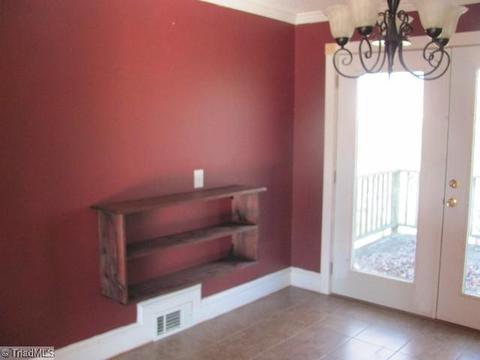 419 E Main St, Pilot Mountain, NC 27041 photo 5