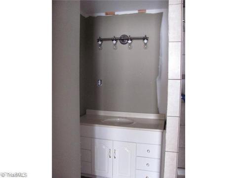 419 E Main St, Pilot Mountain, NC 27041 photo 8