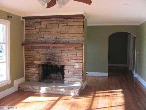 419 E Main St, Pilot Mountain, NC 27041 photo 3