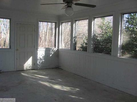 419 E Main St, Pilot Mountain, NC 27041 photo 4