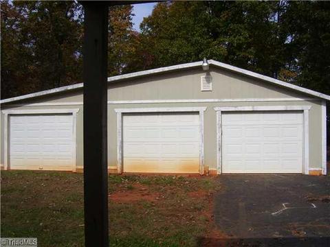 106 Echo, King, NC 27021 photo 3