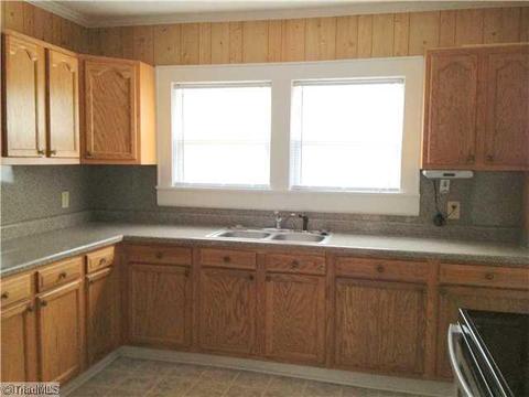 1109 Cedrow Dr, High Point, NC 27260 photo 7