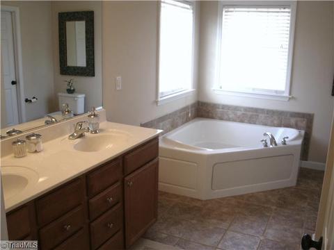 7047 Windrift Ct, Clemmons, NC 27012 photo 10