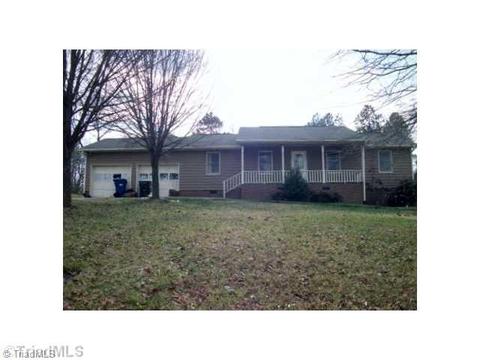 213 Oak Forest Ln, Trinity, NC 27370 photo 1