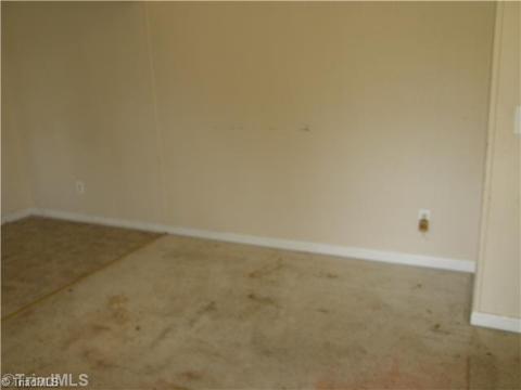 1904 Wickham, High Point, NC 27265 photo 3