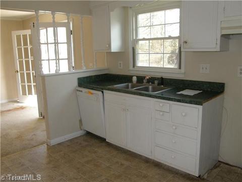 1904 Wickham, High Point, NC 27265 photo 4