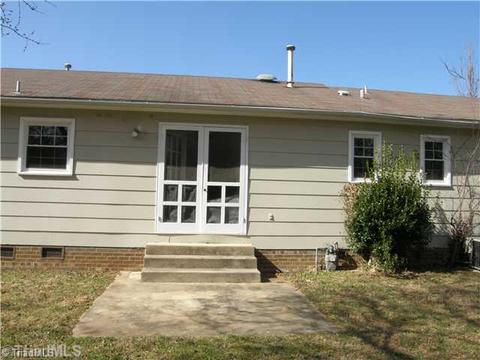 1904 Wickham, High Point, NC 27265 photo 2