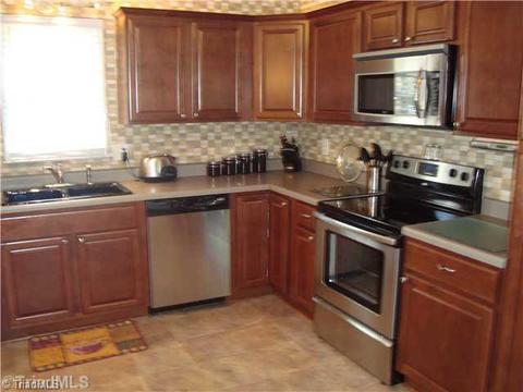 114 Stonebridge, King, NC 27021 photo 4
