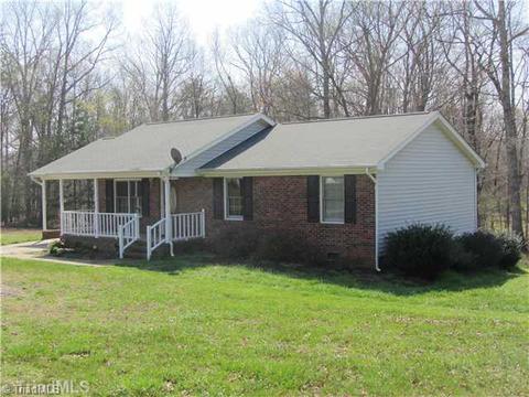 636 Manuel, Mayodan, NC 27027 photo 2