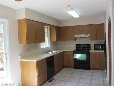 636 Manuel, Mayodan, NC 27027 photo 3