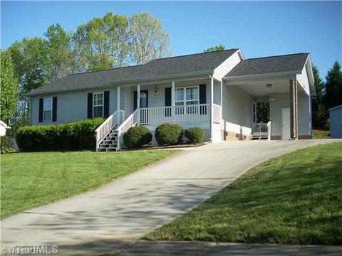 513 Three Oaks, High Point, NC 27265 photo 1
