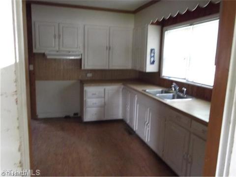 503 Main, Dobson, NC 27017 photo 2