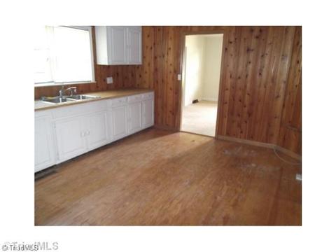 503 Main, Dobson, NC 27017 photo 3