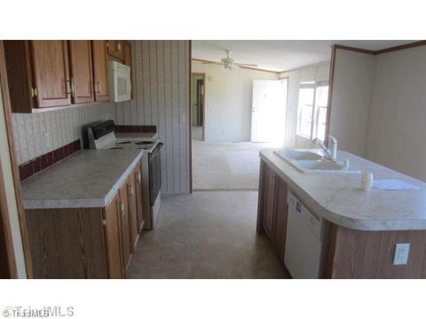 2869 Eagle Point Dr, Trinity, NC 27370 photo 5
