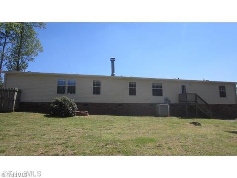 2869 Eagle Point Dr, Trinity, NC 27370 photo 2