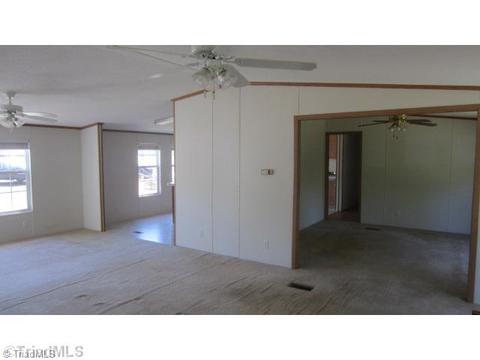2869 Eagle Point Dr, Trinity, NC 27370 photo 4