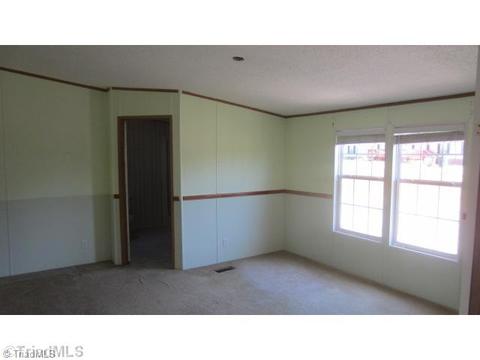 2869 Eagle Point Dr, Trinity, NC 27370 photo 8