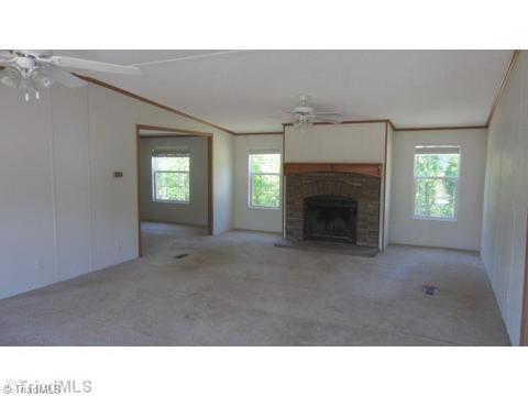 2869 Eagle Point Dr, Trinity, NC 27370 photo 3