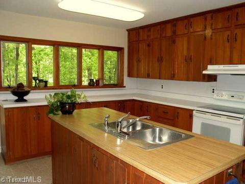 5674 Lakeside Dr, Pfafftown, NC 27040 photo 8