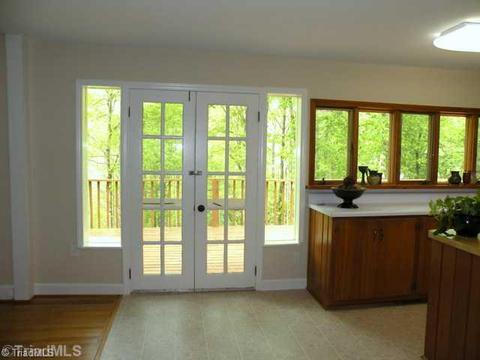 5674 Lakeside Dr, Pfafftown, NC 27040 photo 7