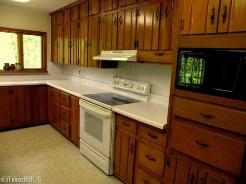 5674 Lakeside Dr, Pfafftown, NC 27040 photo 9