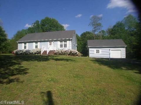 4736 Alpine Dr, Trinity, NC 27370 photo 2