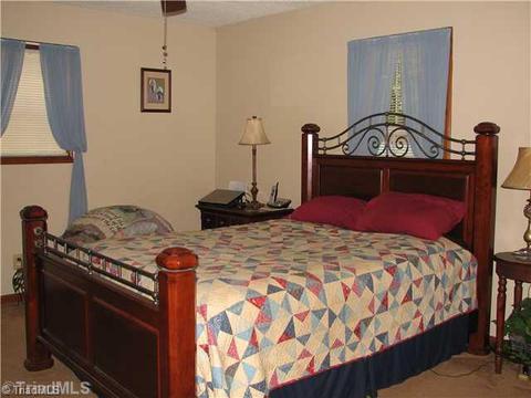 93 Lanning Dr, Denton, NC 27239 photo 4