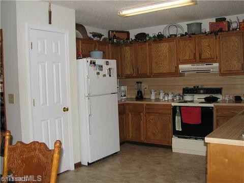 93 Lanning Dr, Denton, NC 27239 photo 5