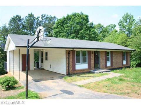 326 Roosevelt Dr, Ridgeway, VA 24148 photo 1