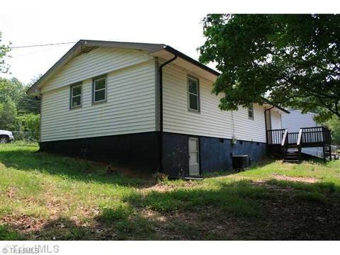 326 Roosevelt Dr, Ridgeway, VA 24148 photo 3