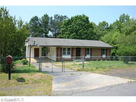 326 Roosevelt Dr, Ridgeway, VA 24148 photo 2