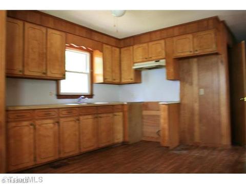 326 Roosevelt Dr, Ridgeway, VA 24148 photo 4