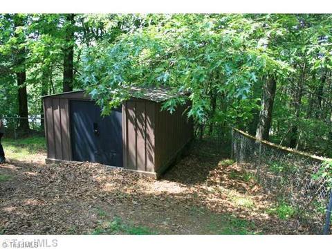 326 Roosevelt Dr, Ridgeway, VA 24148 photo 9