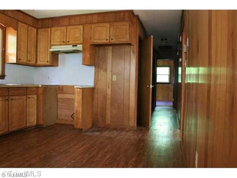 326 Roosevelt Dr, Ridgeway, VA 24148 photo 5