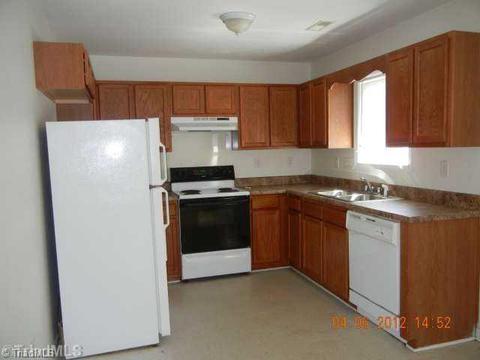117 Thomas St, High Point, NC 27263 photo 3