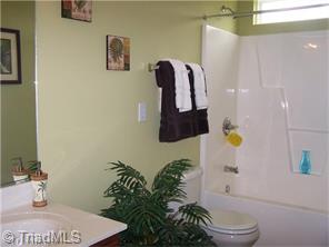 2709 Splitbrooke Dr, High Point, NC 27265 photo 9