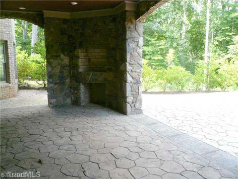 422 Deer Path Ln, Eden, NC 27288 photo 14