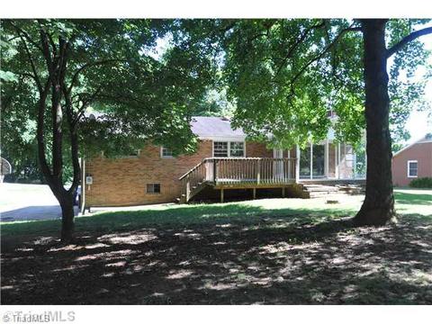 2621 Farmbrook Rd, Winston Salem, NC 27103 photo 2