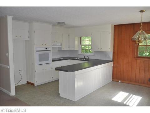 2621 Farmbrook Rd, Winston Salem, NC 27103 photo 4