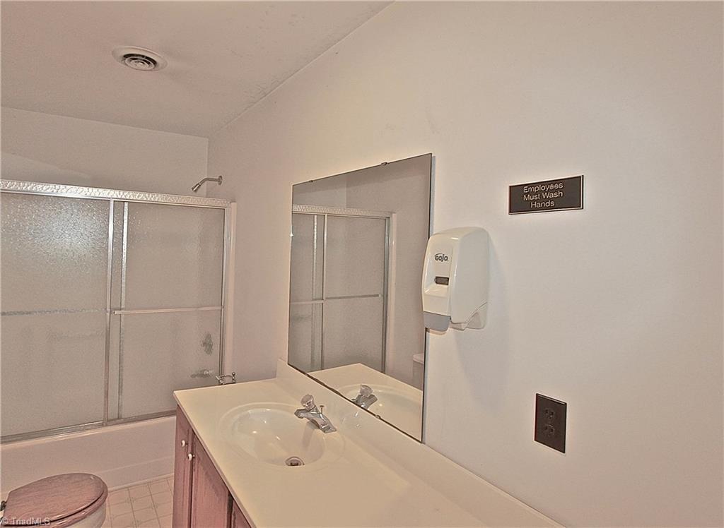 2830 Fleming, Greensboro, NC 27410 photo 25